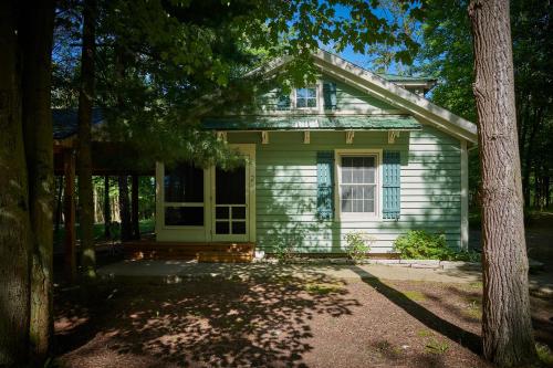 Dollybrook 2 Pet Friendly Community Pool Groups Welcome in Fennville, United States