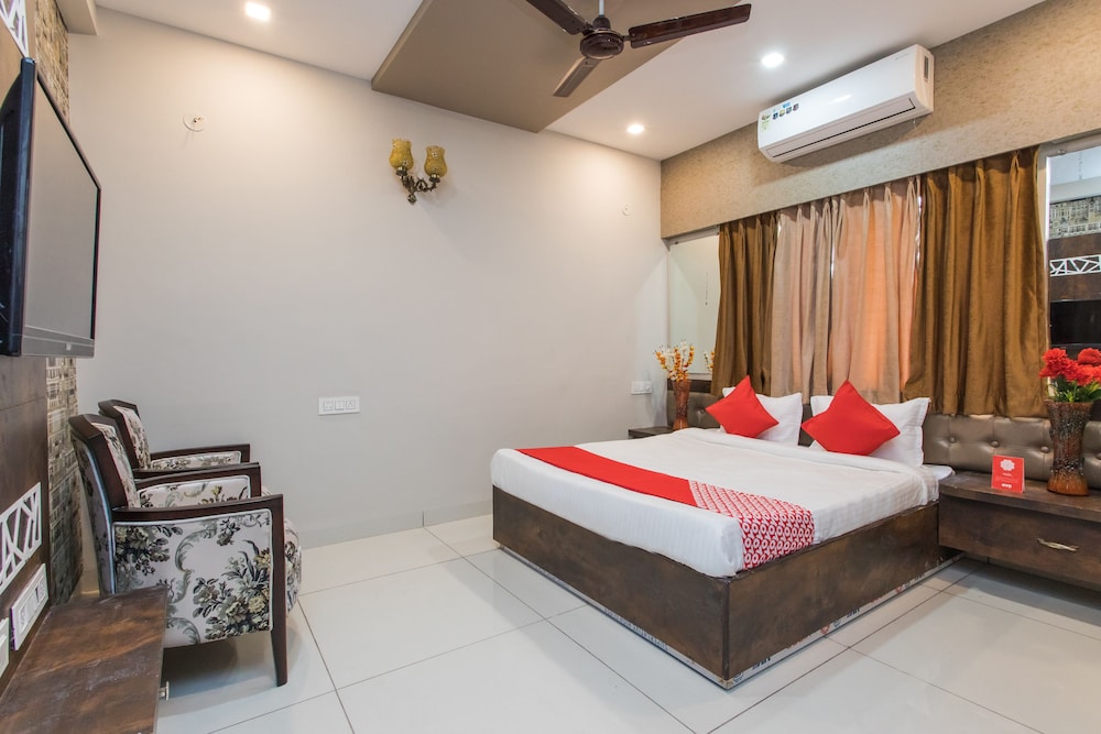 Capital O 18756 Signature Planet in Indore, India