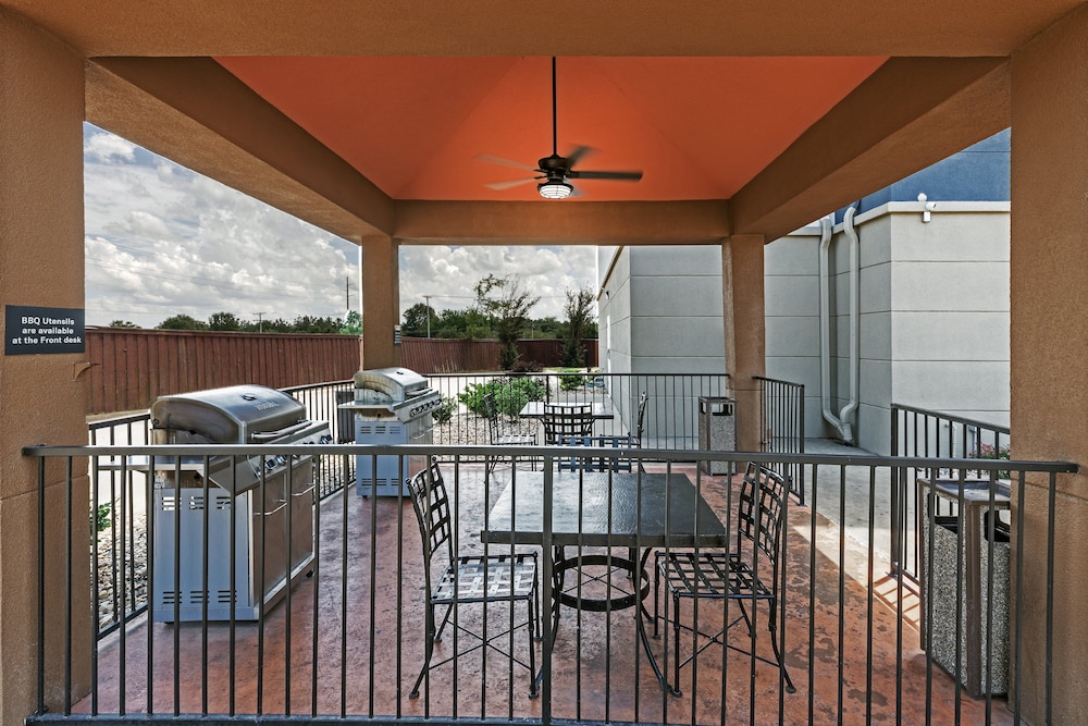 Candlewood Suites Mount Pleasant by IHG - photo 57