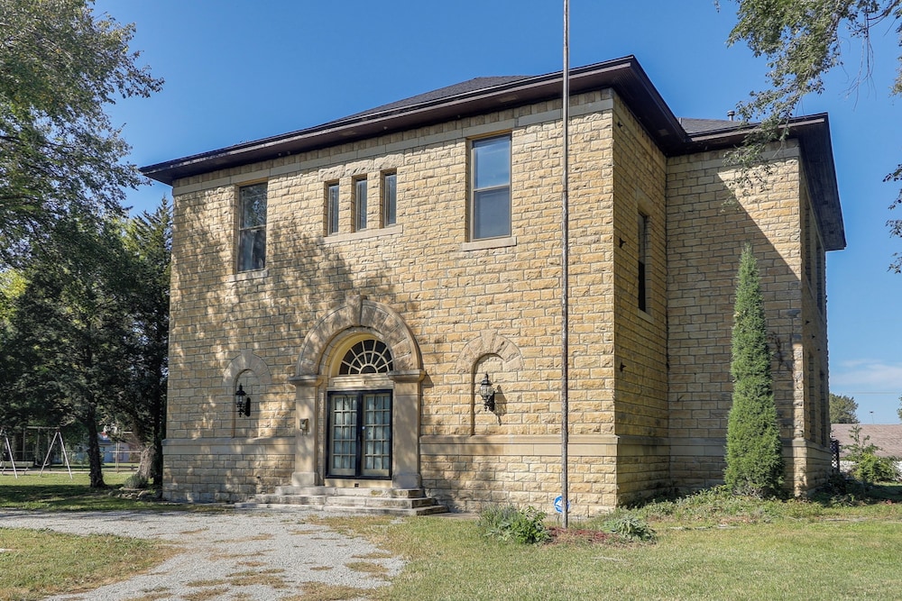 Renovated Schoolhouse With Piano And Private Deck — Florence