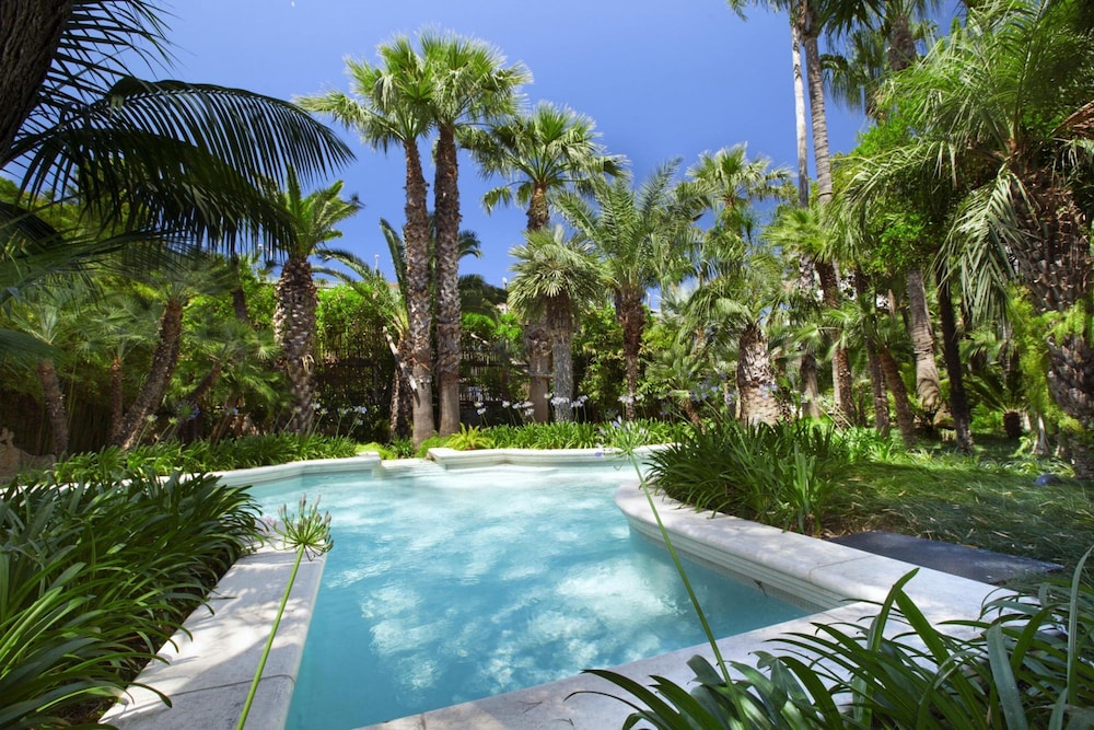 Villa Le Camelie in Sant Agnello — 4-Star Luxury Hotel in Sant'agnello, Italy