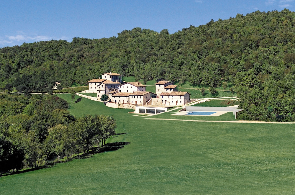 Relais Villa d'Assio — 4-Star Luxury Hotel in Colli Sul Velino, Italy
