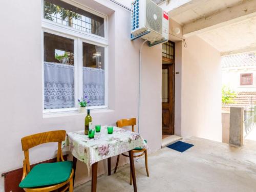 Apartment Lucy Two Bedroom Apartment with Terrace and City View Gustin