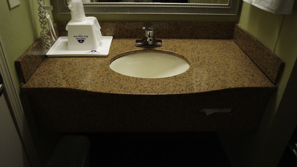 Americas Best Value Inn St. Louis Downtown - photo 10