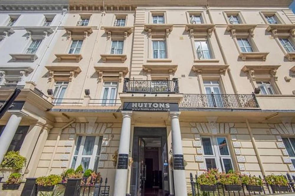 Huttons Hotel