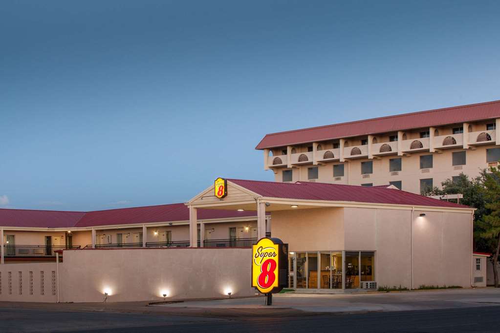 Super 8 by Wyndham Lubbock Civic Center North - featured photo