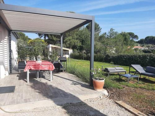 Joli Studio Au Coeur de la Provence Verte in Saint-Maximin-La-Sainte-Baume, France