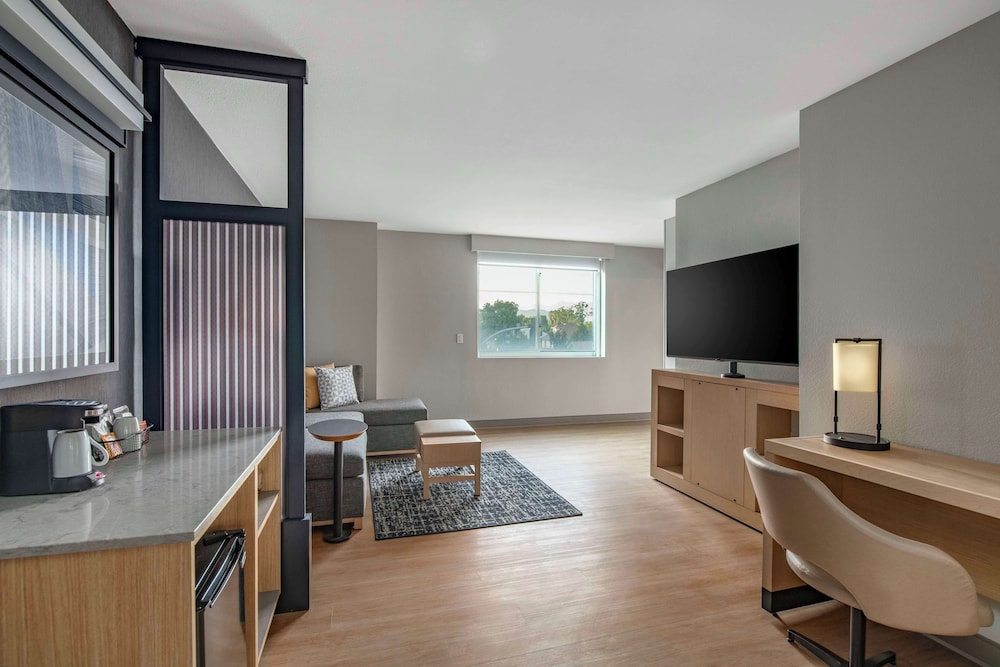 Hyatt Place Riverside Downtown - photo 25