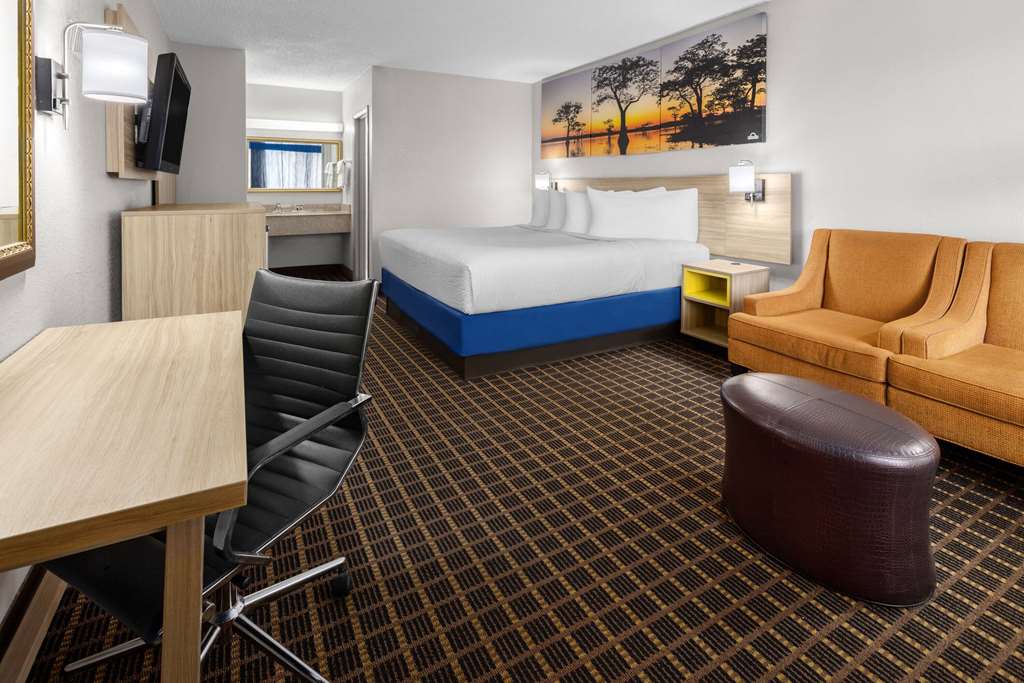 Days Inn by Wyndham Waycross - photo 15