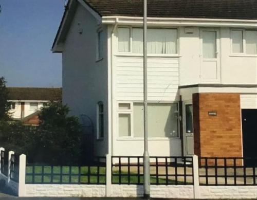 Spacious three bedroom property in Penrhyn bay sleeps 6 — 4-Star Luxury Hotel in Llandudno, United Kingdom