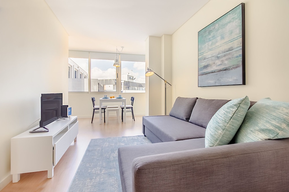 Trindade Modern Flat — 4-Star Luxury Hotel in Porto, Portugal