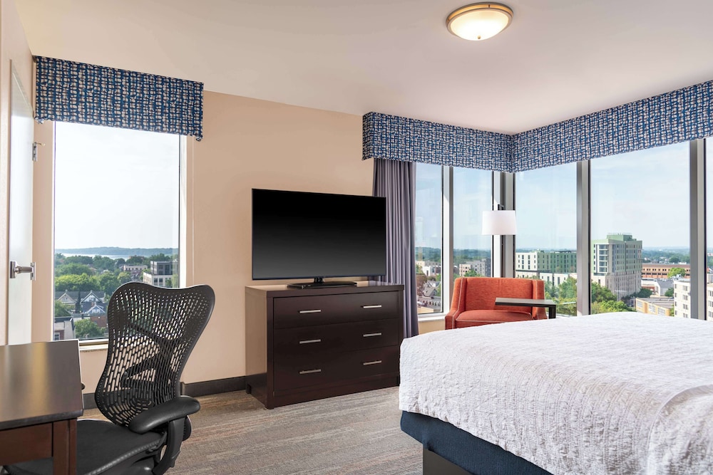 Hampton Inn & Suites Madison Downtown - photo 23