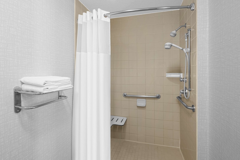 Hampton Inn Phoenix Biltmore - photo 26