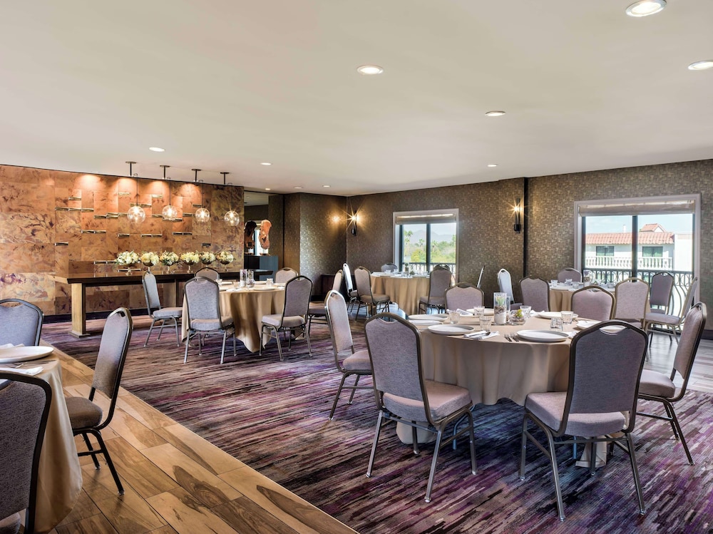Embassy Suites by Hilton Scottsdale Resort - photo 52