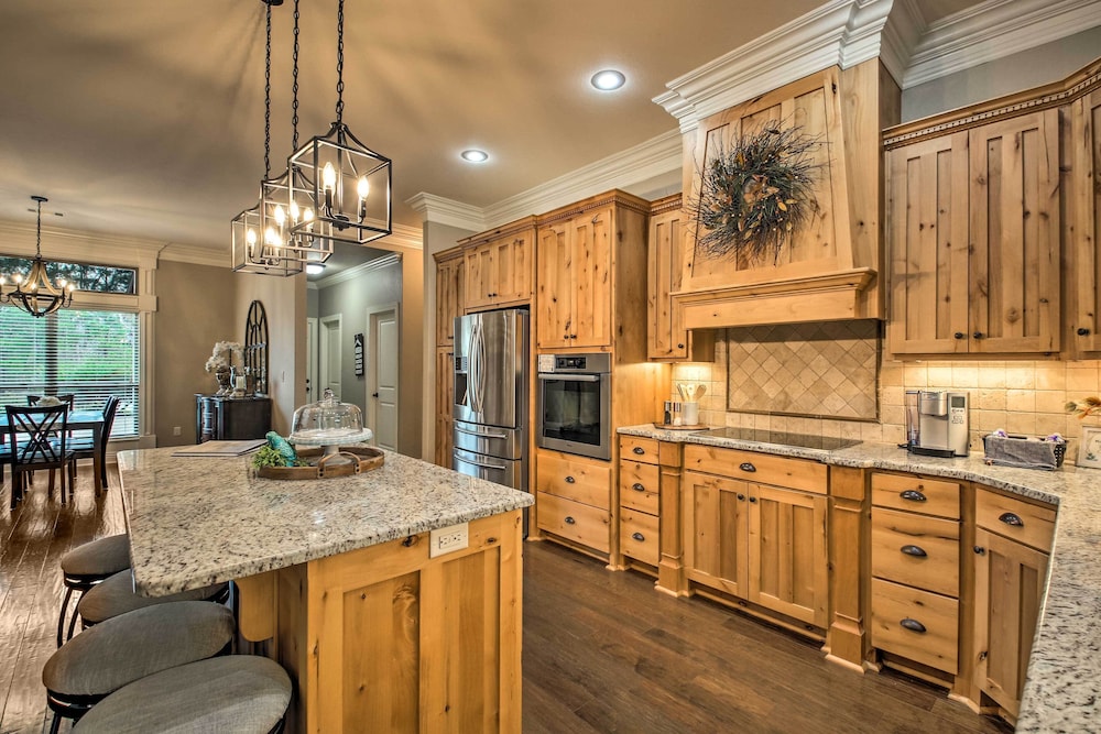 Spacious Golf Course Getaway in Hot Springs — hotel in Hot Springs Village
