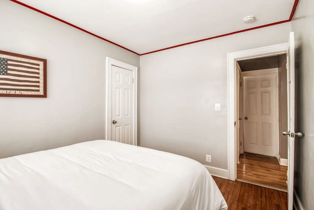 Automaniac Spot in the Heart of Pontiac 3 Beds 2 Baths - photo 24