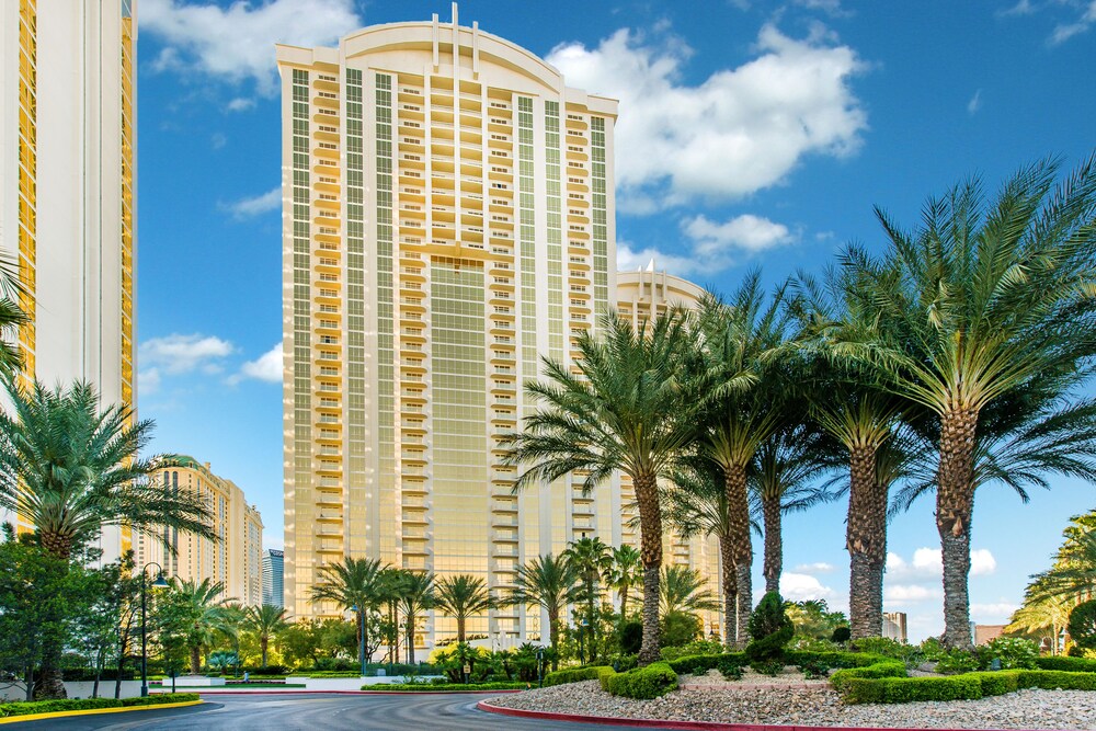 Signature Suites