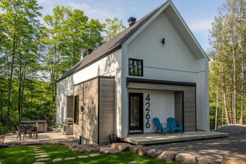 Chalet Haut Bois Hiking Skiing and Spa — 4-Star Luxury Hotel in Morin-Heights, Canada