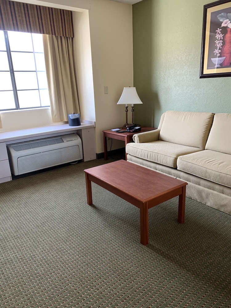 Quality Inn & Suites Prestonsburg next to Mountain Arts Center - photo 11
