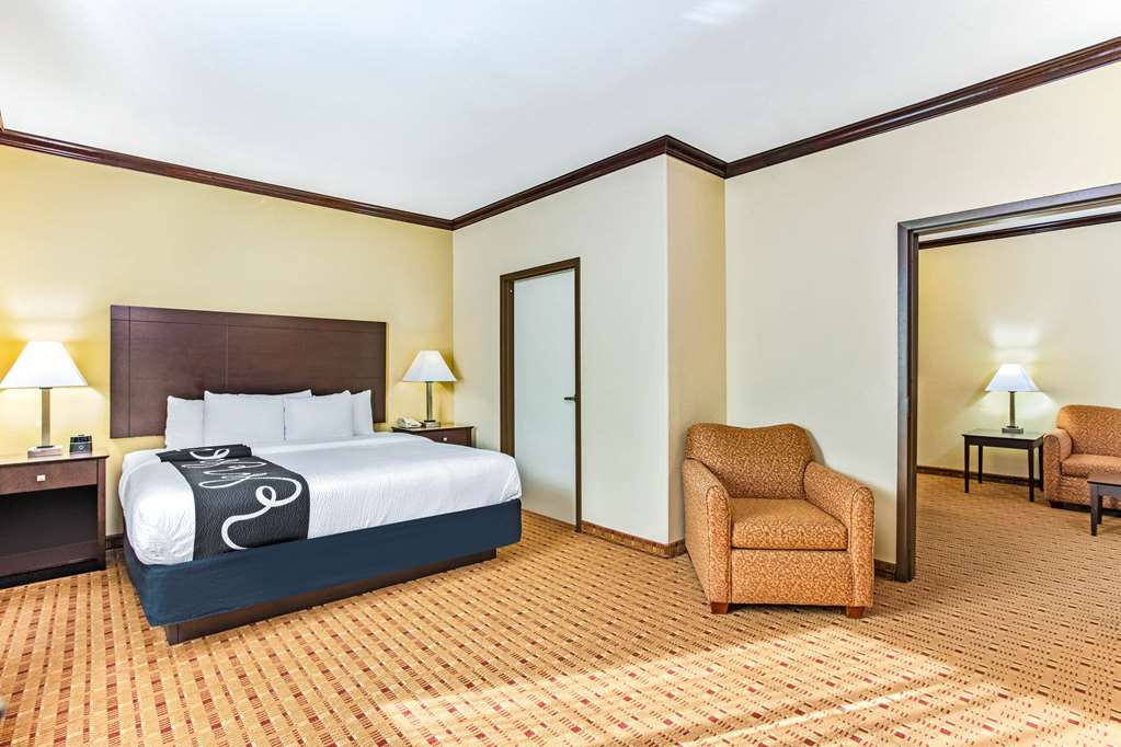 La Quinta Inn & Suites by Wyndham Ennis - photo 24