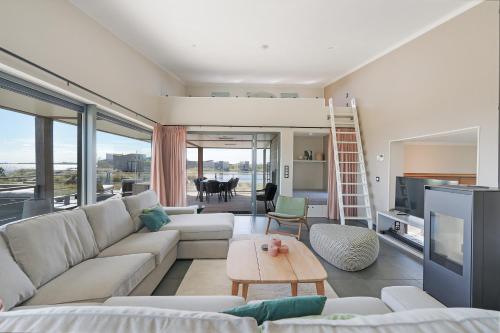 Luxe Villa met Uitzicht 4p Luxe Rust & Water Villa 67 — 4-Star Luxury Hotel in Ouddorp, Netherlands