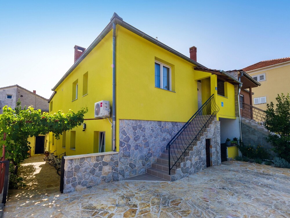 Charming apartment in Zadar with private pool 66 m — 4-Star Luxury Hotel in Zadar, Croatia
