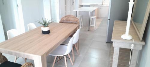 Kyalanga Sea Facing Ground Floor Apartment — 4-Star Luxury Hotel in Durban, South Africa