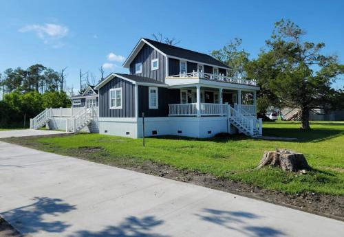 4BR Historic Home Private Dock Fishing — 4-Star Luxury Hotel in Davis, United States