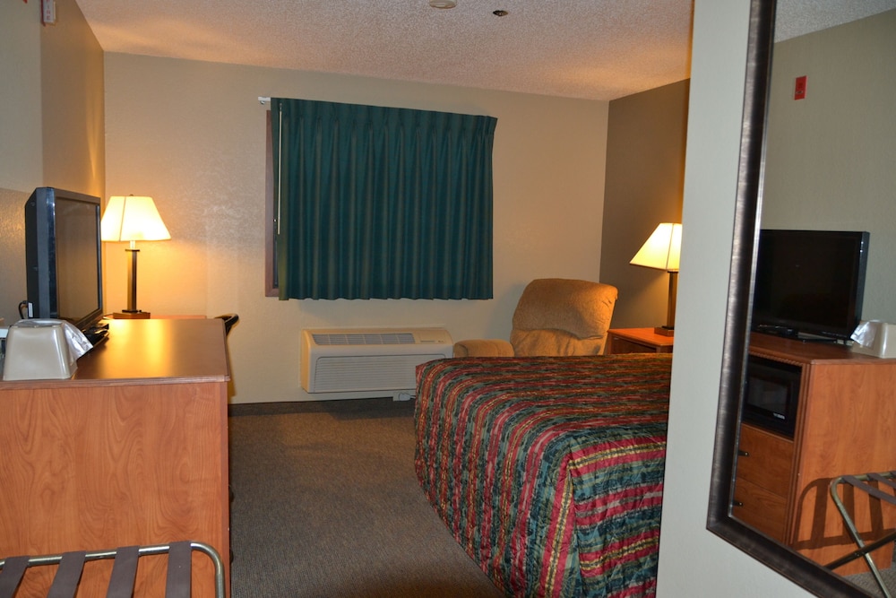 Carrington Inn & Suites - photo 9