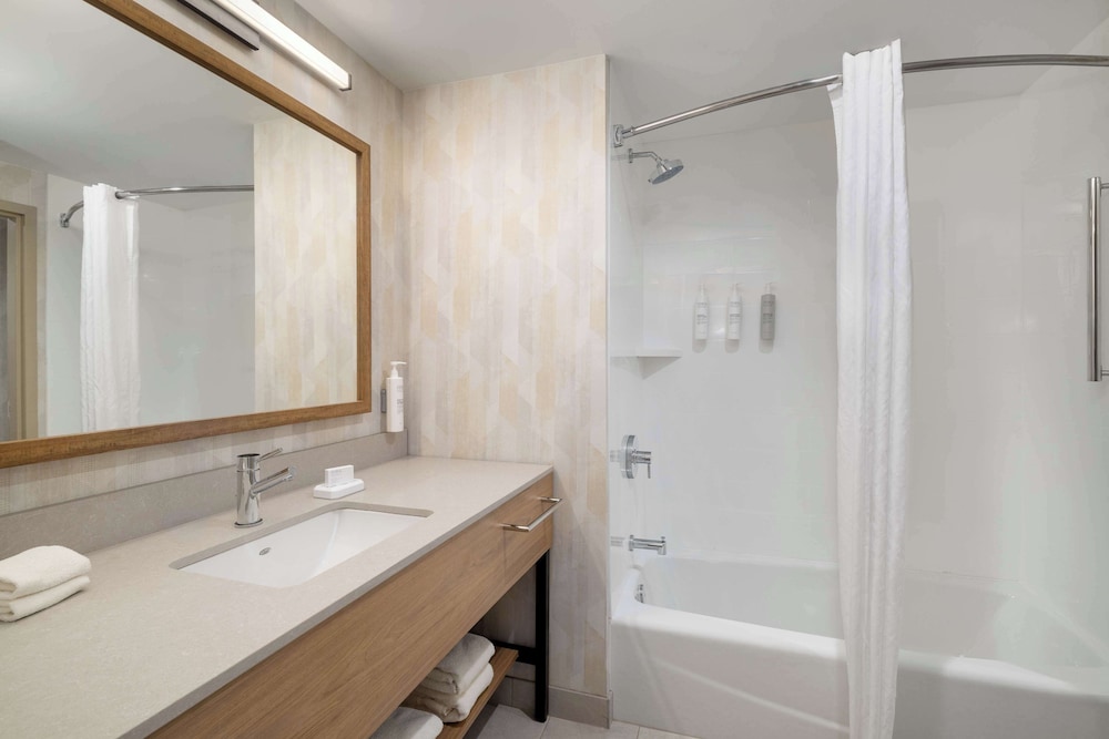 Hampton Inn & Suites Columbia South Fort Meade Area - photo 43