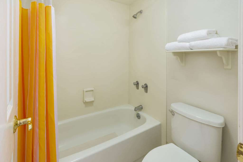 La Quinta Inn by Wyndham Cheyenne - photo 27
