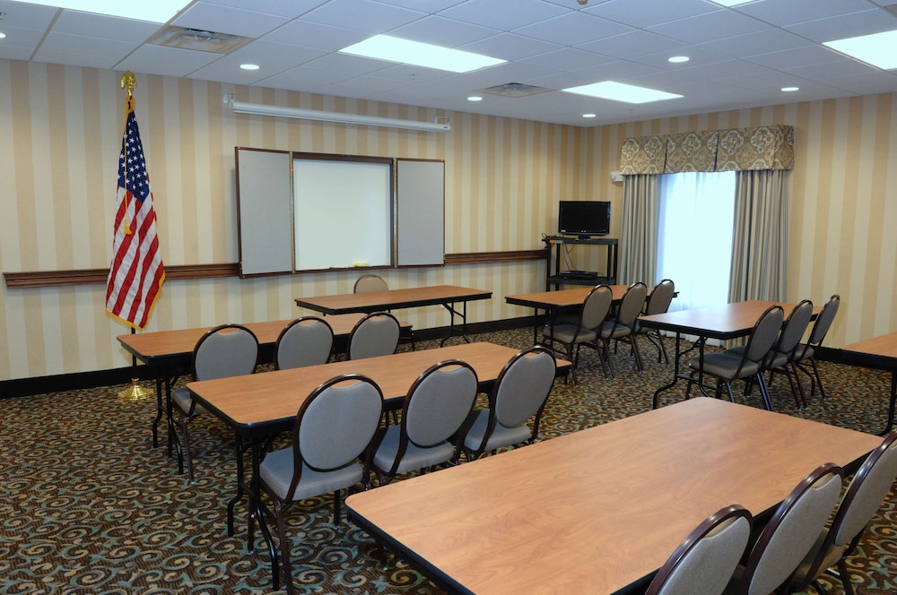 Hampton Inn Watertown - photo 27