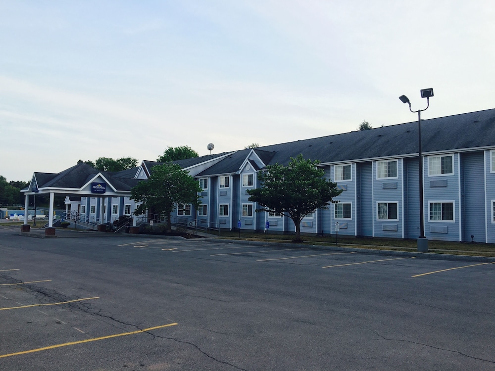Microtel Inn & Suites by Wyndham Baldwinsville Syracuse - photo 35