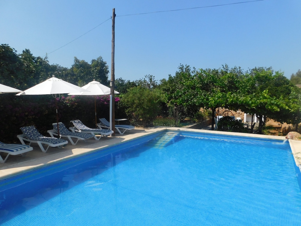 Elegant Villa in Sant Miquel de Balansat with Private Pool — 4-Star Luxury Hotel in Sant Joan De Labritja, Spain