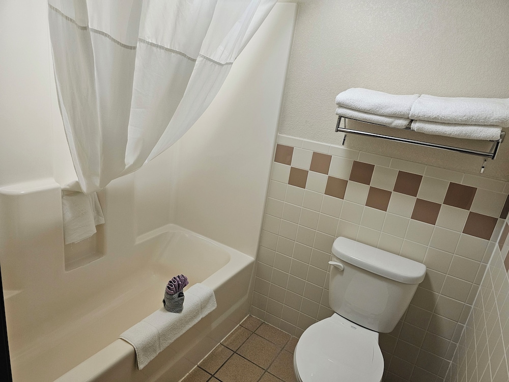 Fossil Creek Hotel And Suites - photo 17