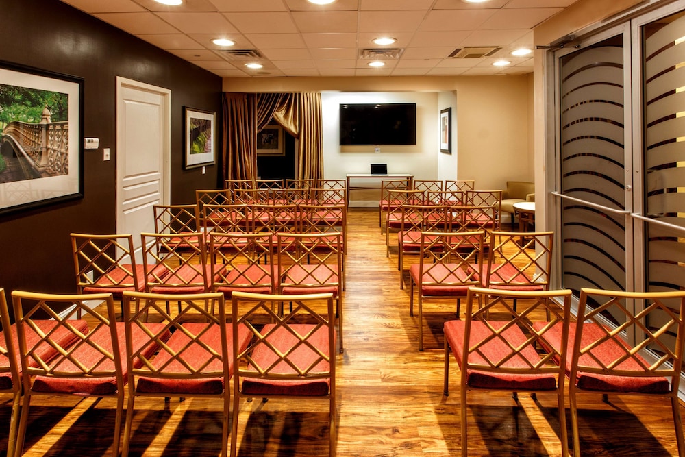 Hilton Garden Inn New York Staten Island - photo 78
