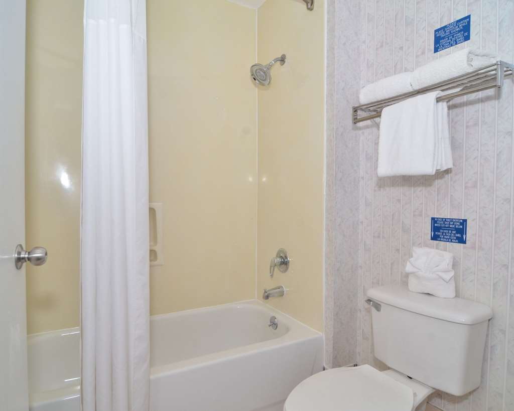 Econo Lodge San Antonio South - photo 11