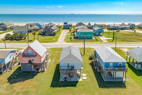 Ocean Pearl Ultimate Beach & Boat Watch Escape — 4-Star Luxury Hotel in Surfside Beach, United States