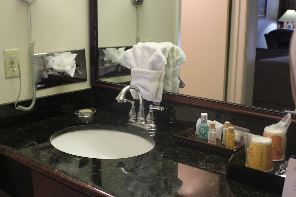 O'cairns Inn & Suites - photo 13