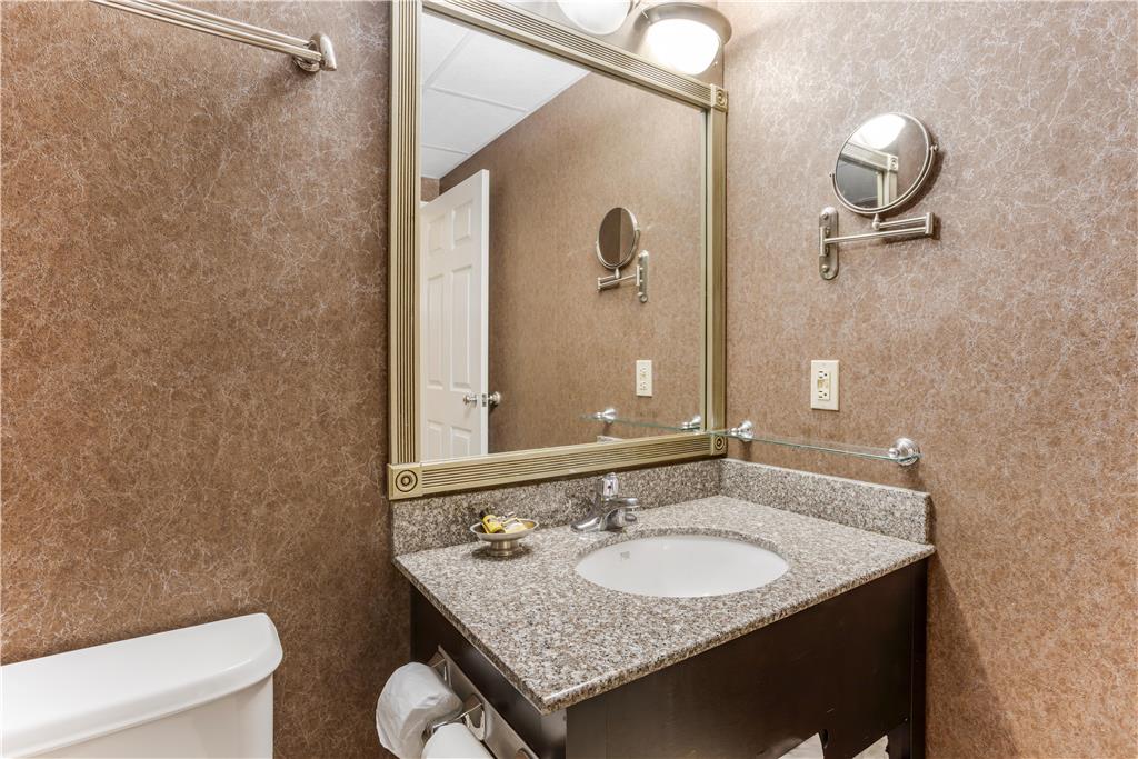 Best Western PLUS Morristown Inn Florham Park - photo 40