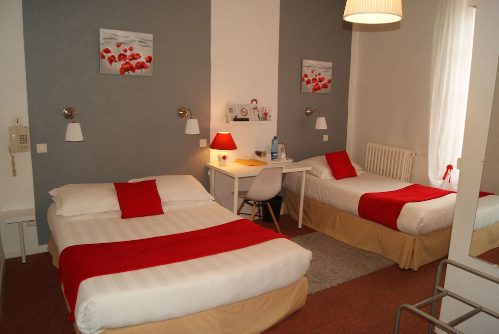 Contact Hôtel les Platanes Villeneuve sur Lot Centre in Villeneuve-Sur-Lot, France