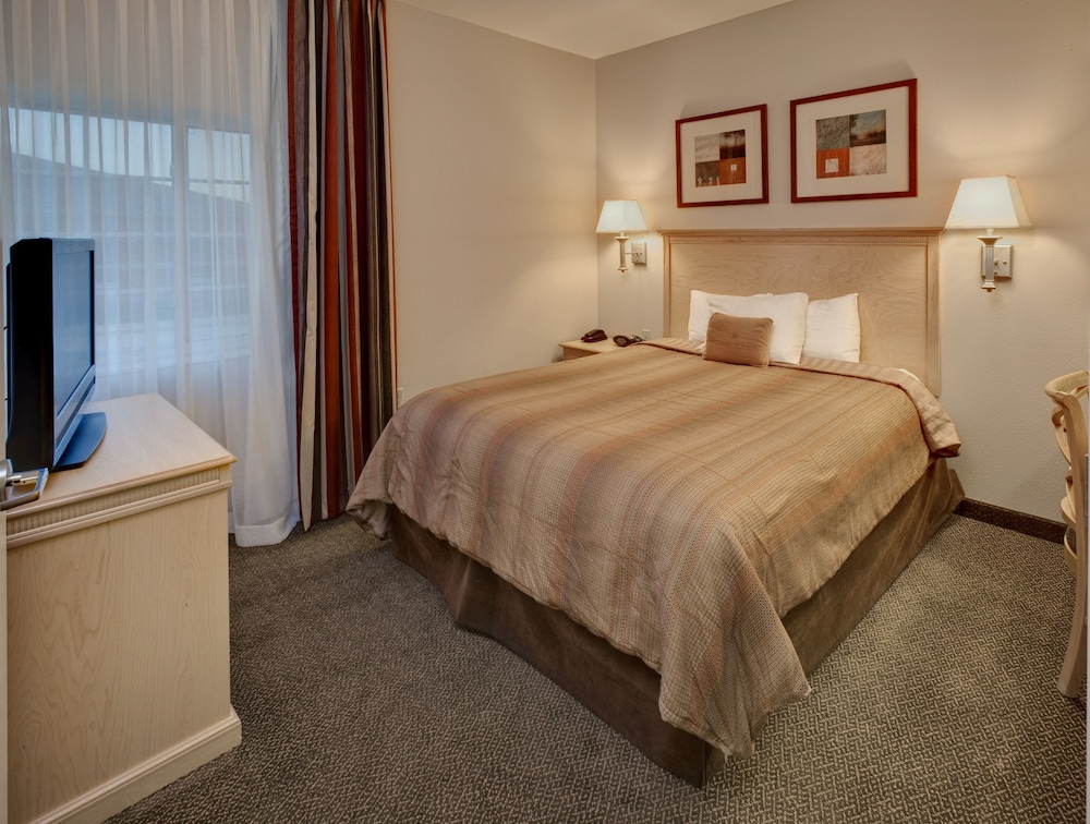 Candlewood Suites Grand Prairie an IHG Hotel - photo 3