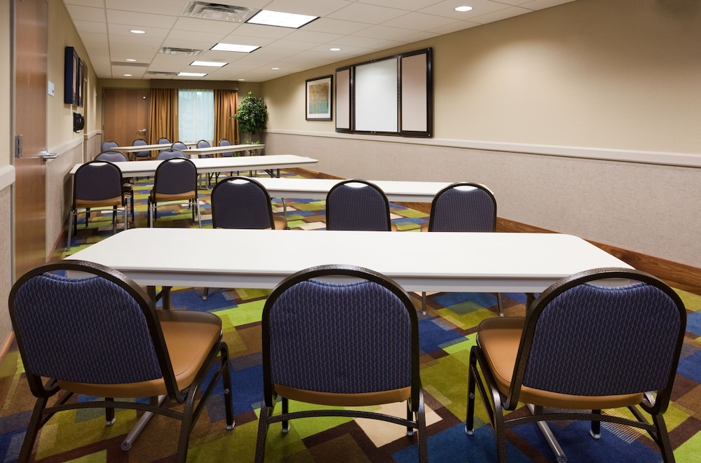 Holiday Inn Express Hotel and Suites Mankato East by IHG - photo 78