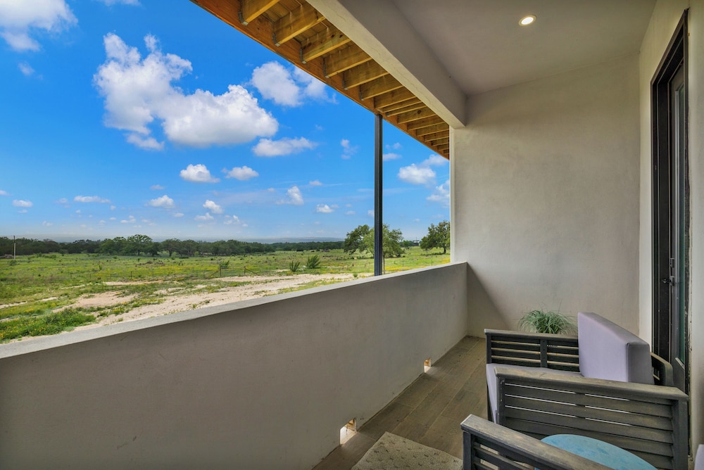 The Bentley Hotel Palm Room Hill Country View - photo 31