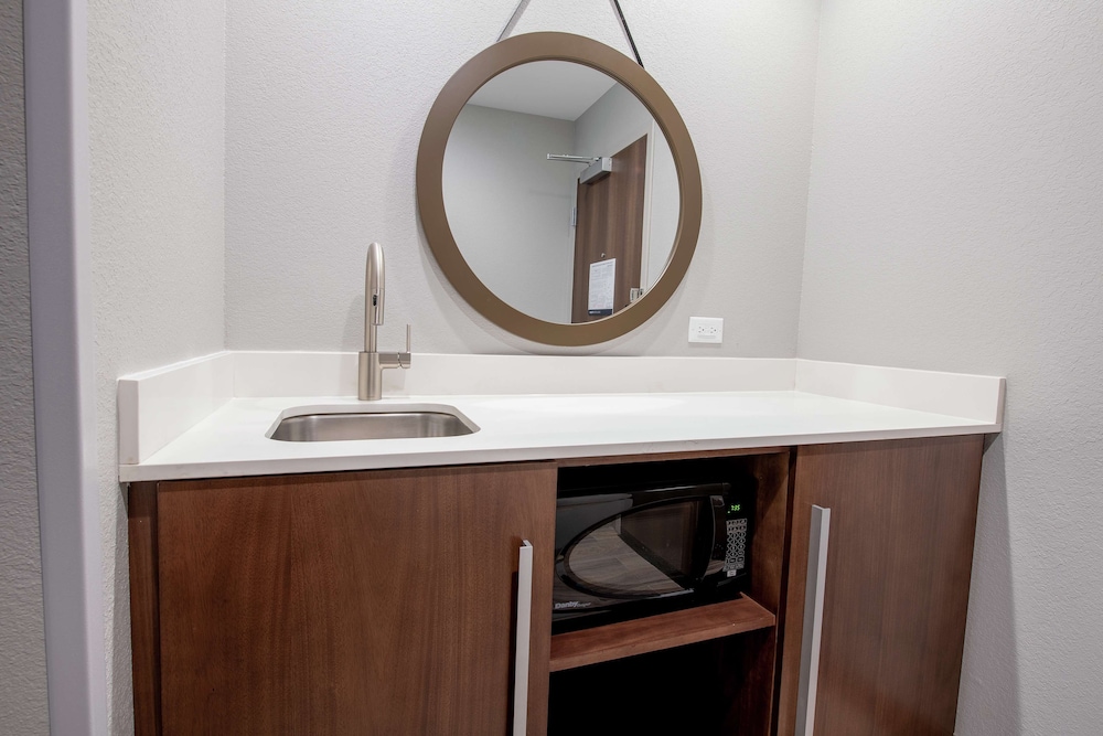 Hampton Inn & Suites Duncanville Dallas - photo 25