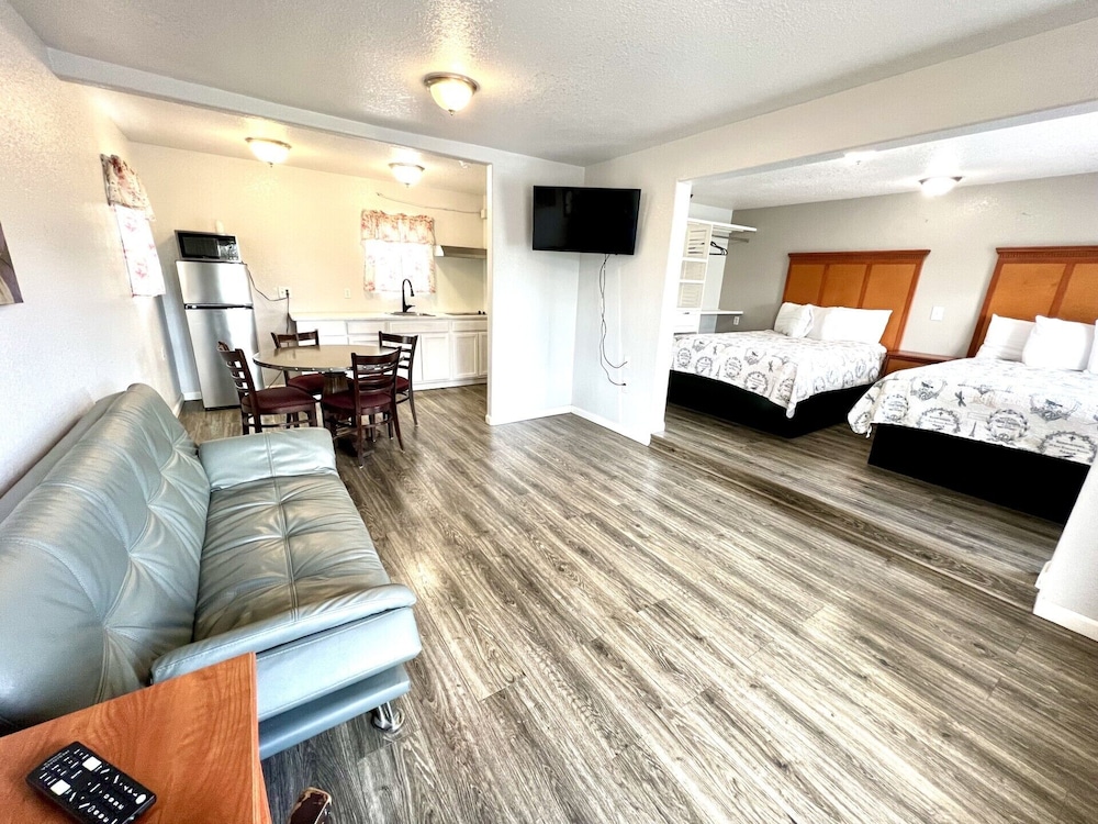 Royal Gateway Motel By OYO - photo 37
