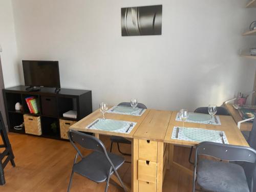 Grand Logement 5 Min de Paris in Aubervilliers, France