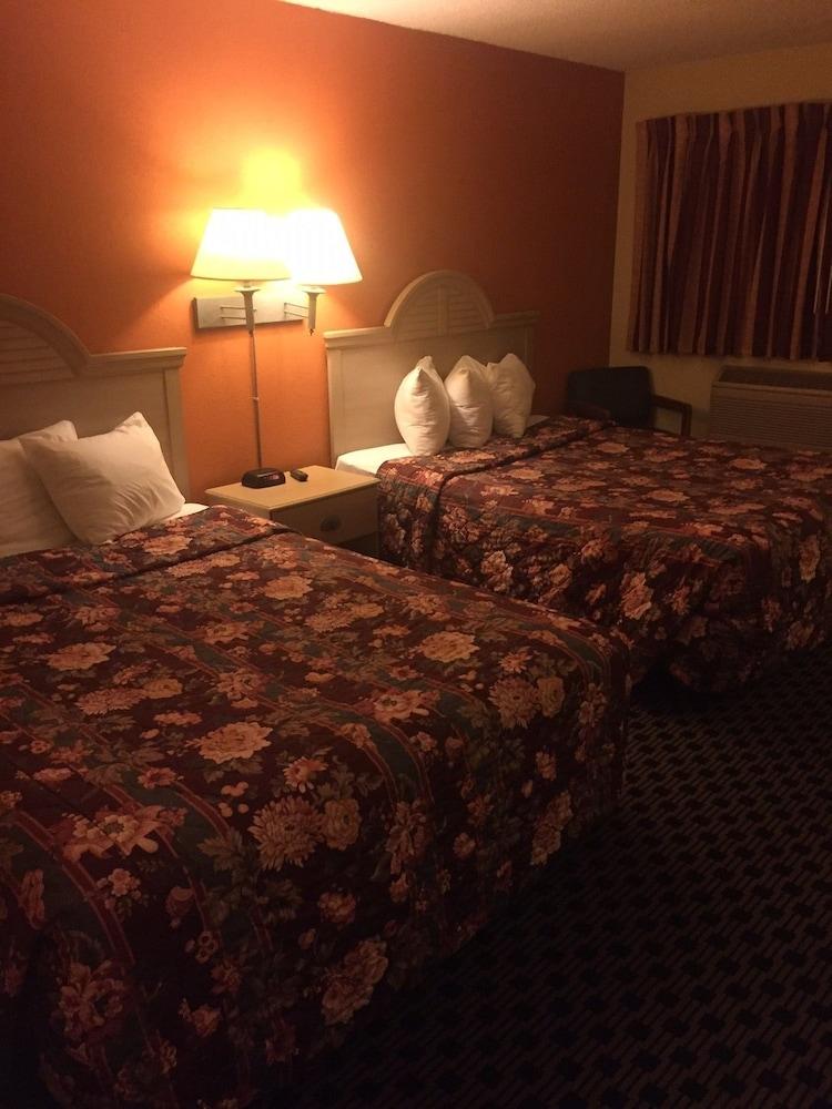 Sunset Inn & Suites - photo 5