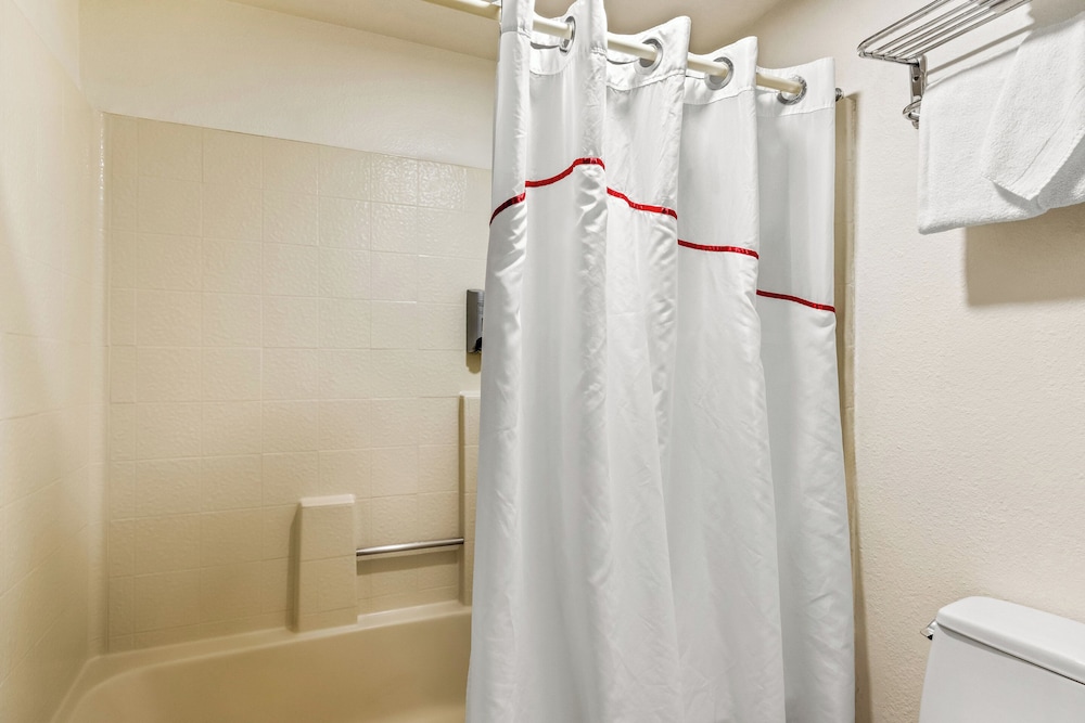 Red Roof Inn Ridgecrest - photo 31