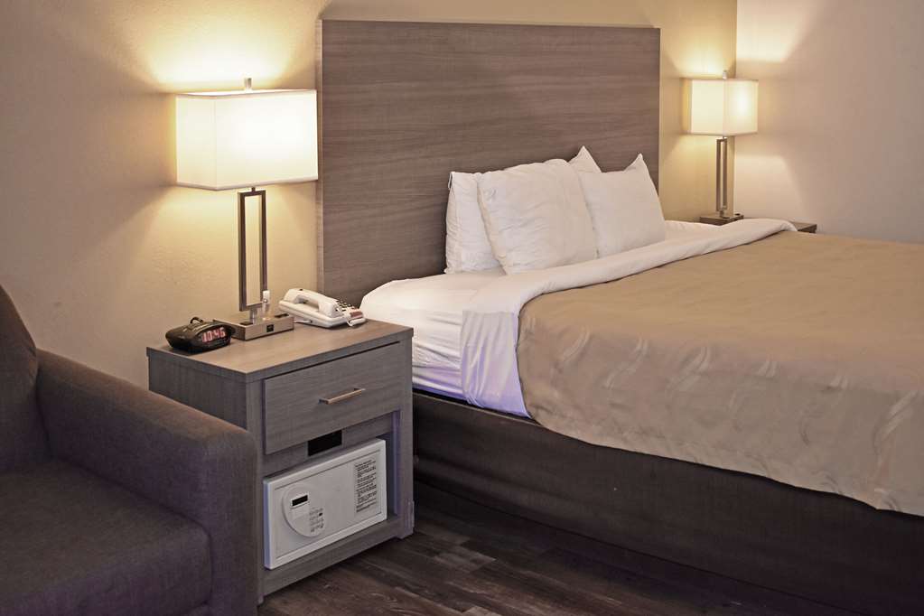 Quality Inn & Suites Kearneysville Martinsburg - photo 12